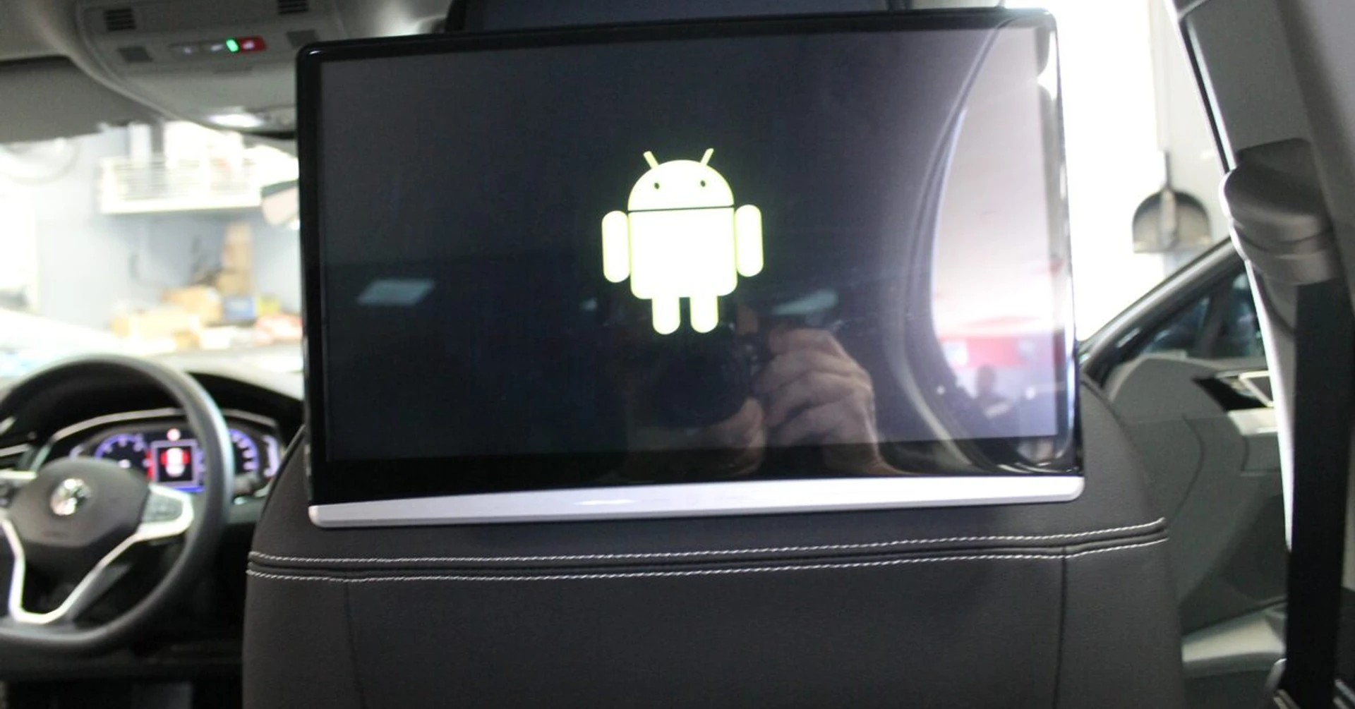 VW Passat 2022 : écrans d'appuie-tête Android