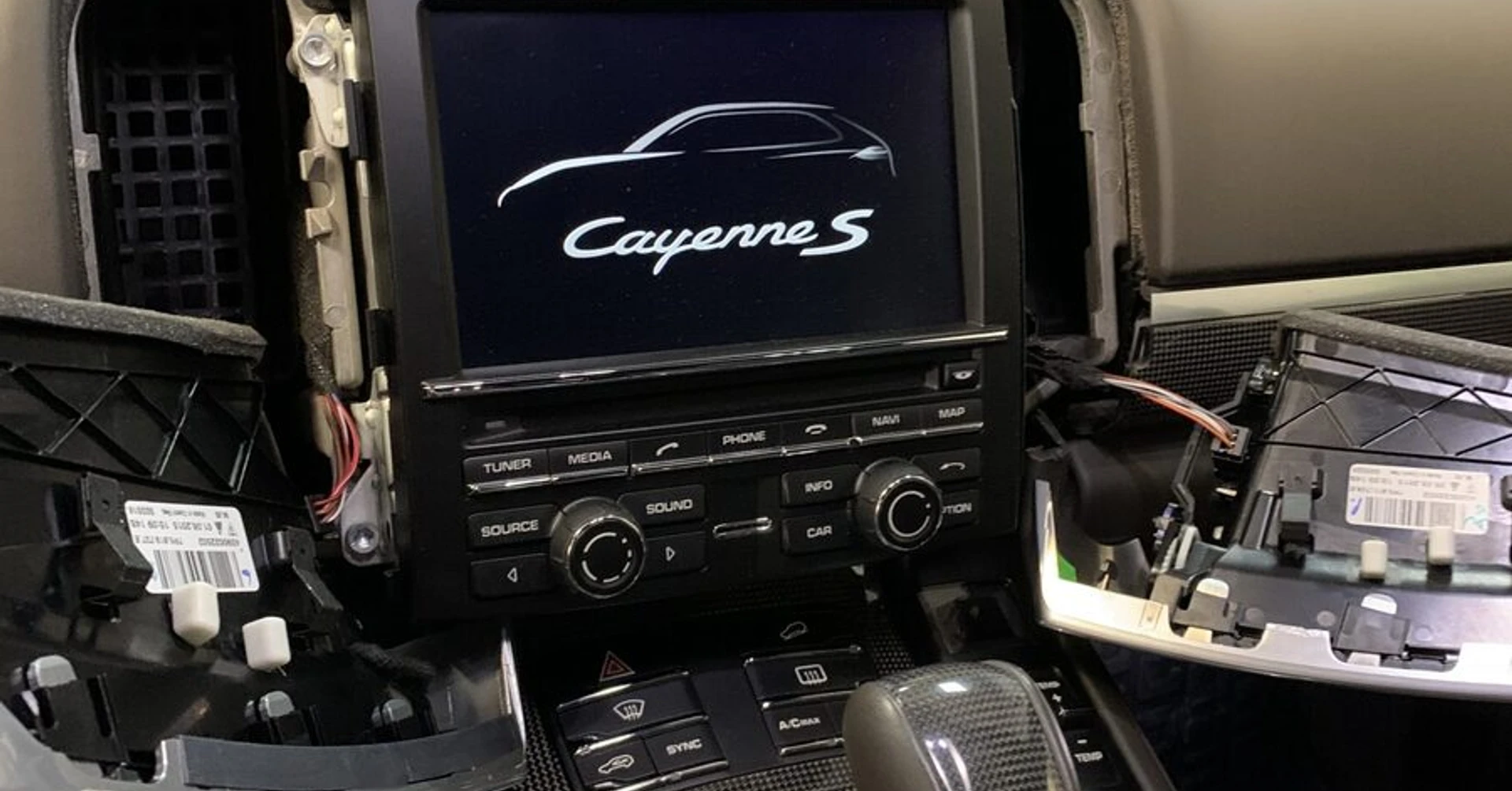 Porsche Cayenne : réparation PCM 3.1 qui redémarre