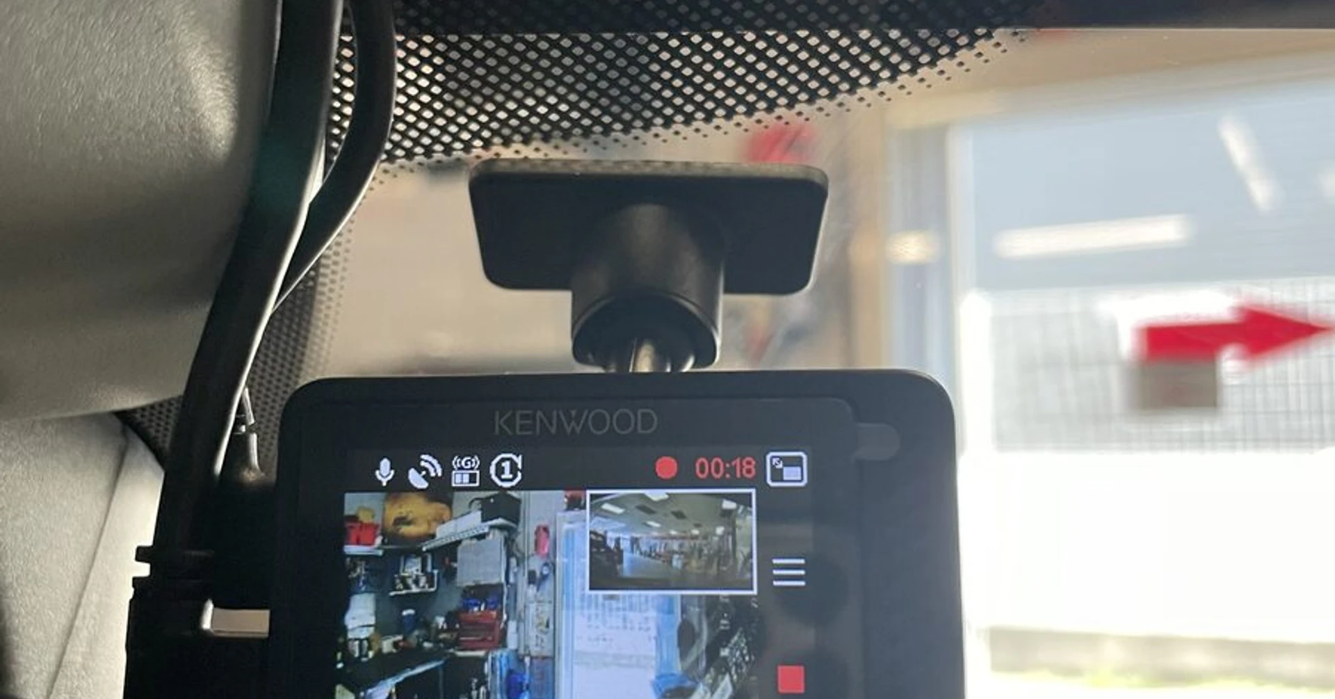 Dashcam Kenwood avant et arrière sur Audi Q5 2024
