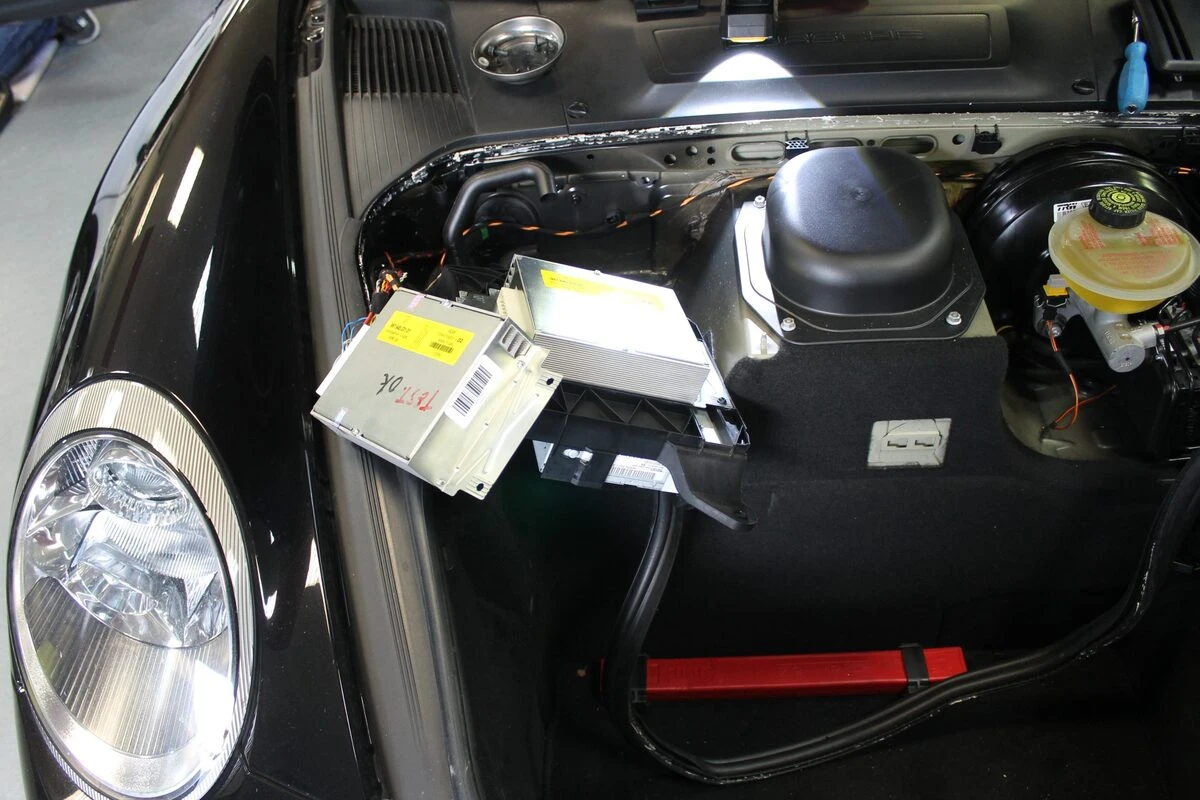 Porsche 997 : réparation de l'amplificateur ASK d'origine