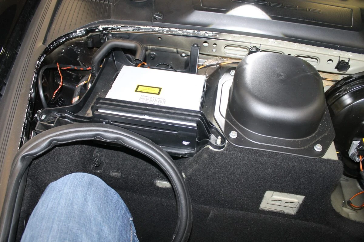 Porsche 997 : réparation de l'amplificateur ASK d'origine