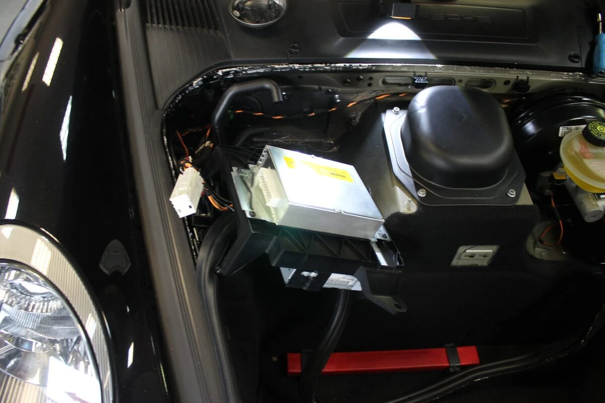 Porsche 997 : réparation de l'amplificateur ASK d'origine