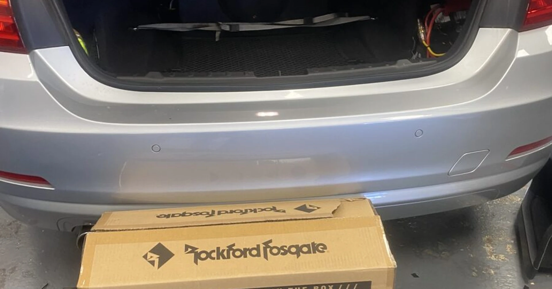 BMW 420i : BLAM BM200W et caisson Rockford Fosgate