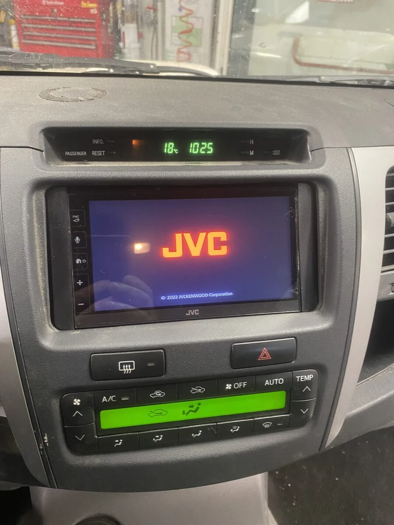 Toyota Hilux : autoradio CarPlay JVC et caméra de recul