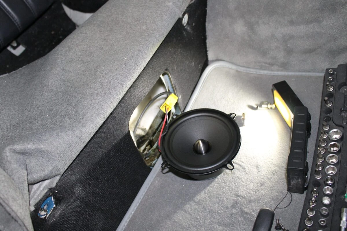 Ferrari 456 GT : haut-parleurs BLAM Live 130RS à l'avant