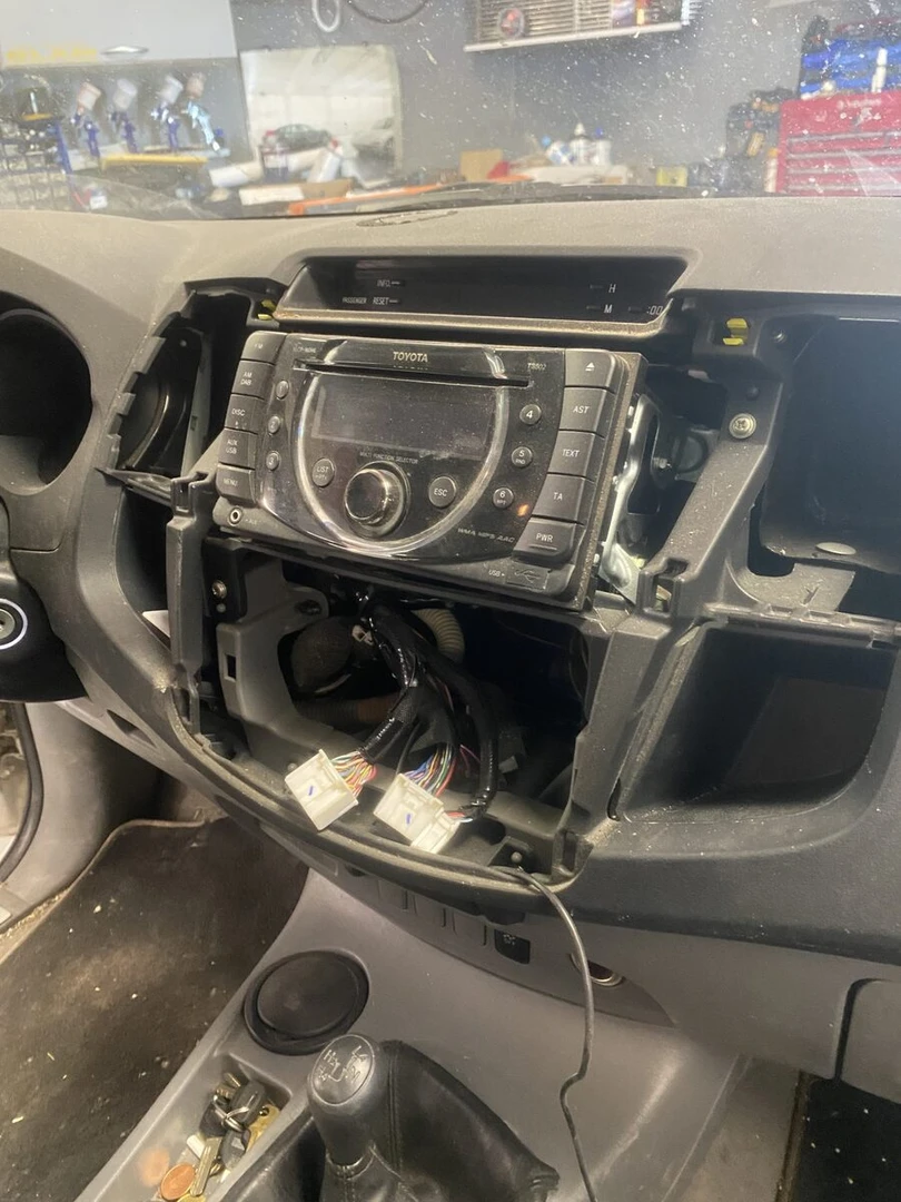 Toyota Hilux : autoradio CarPlay JVC et caméra de recul