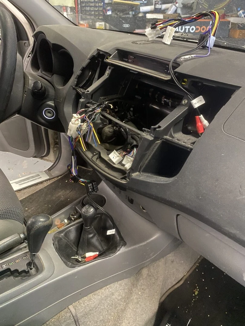 Toyota Hilux : autoradio CarPlay JVC et caméra de recul