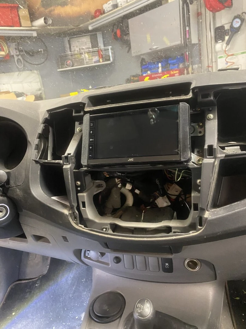 Toyota Hilux : autoradio CarPlay JVC et caméra de recul