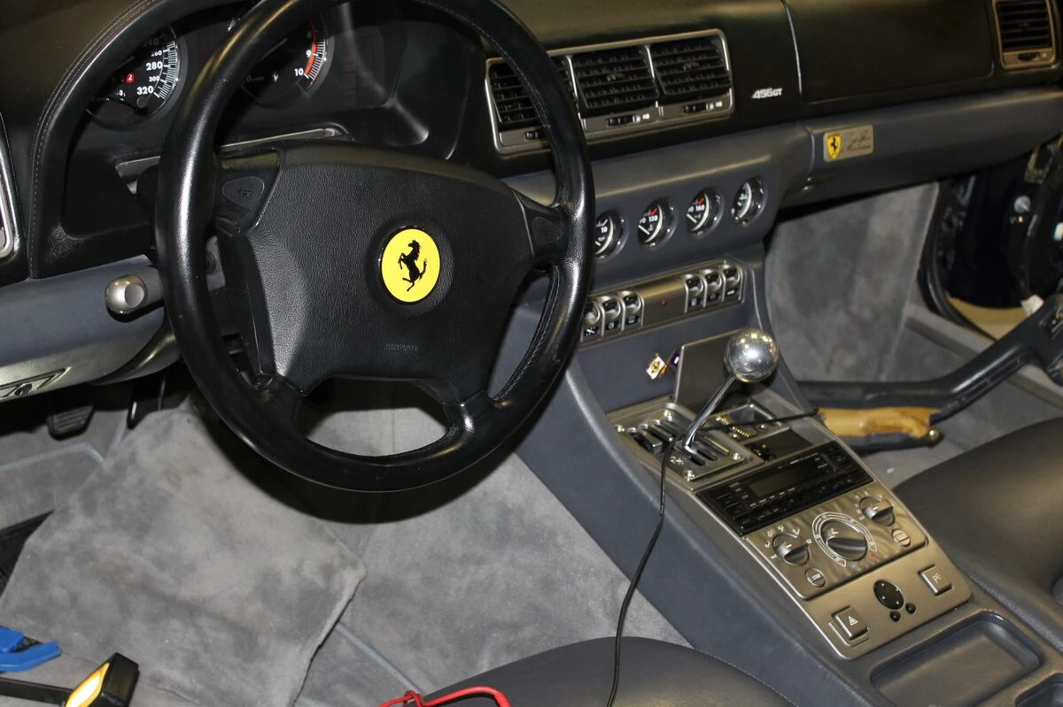 Ferrari 456 GT : haut-parleurs BLAM Live 130RS à l'avant