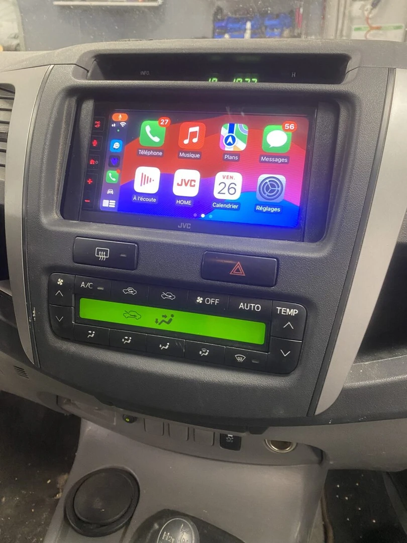 Toyota Hilux : autoradio CarPlay JVC et caméra de recul