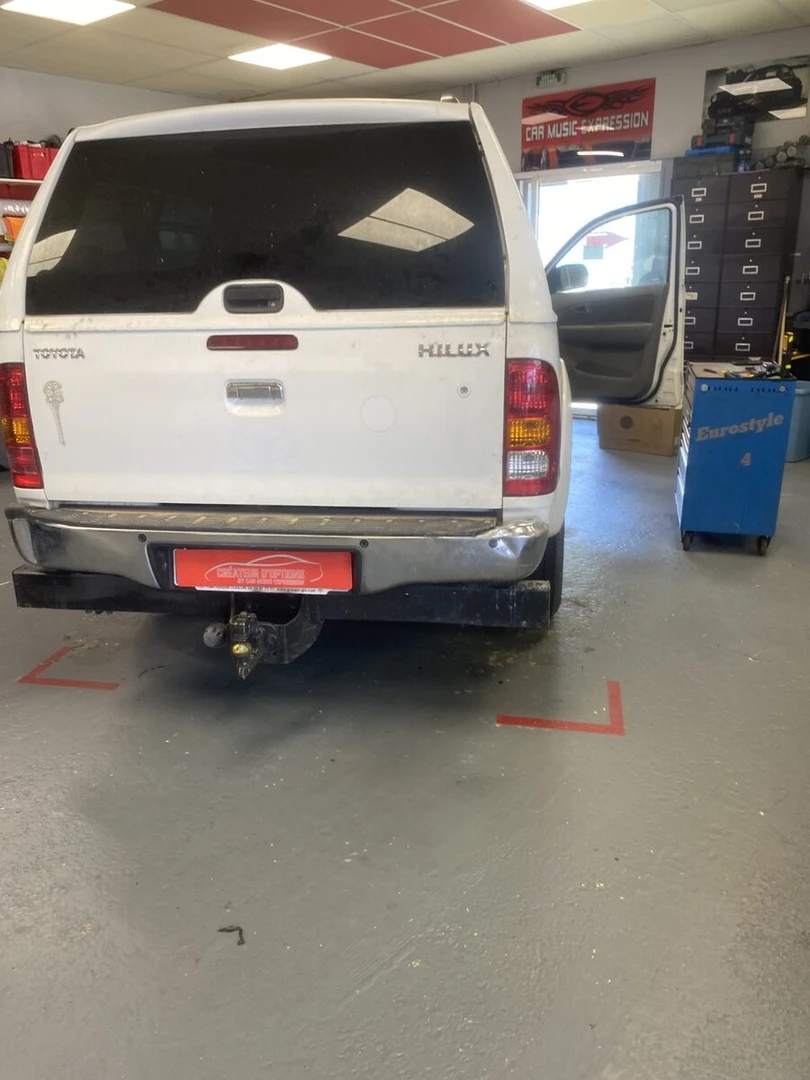 Toyota Hilux : autoradio CarPlay JVC et caméra de recul