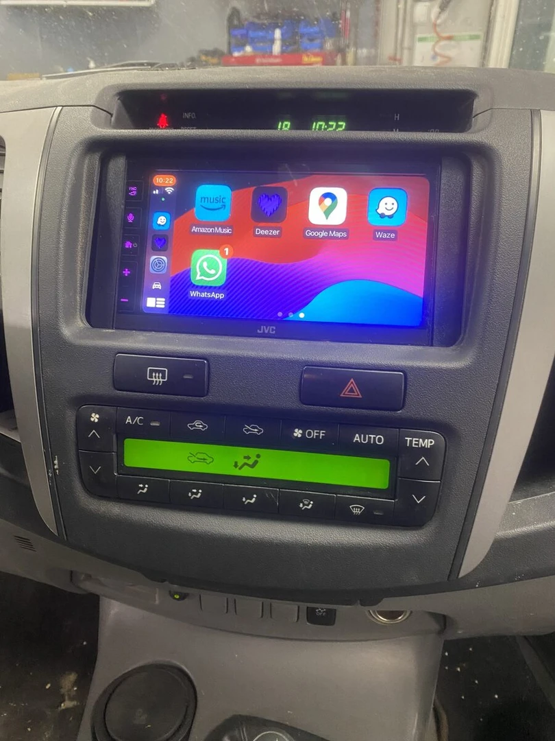 Toyota Hilux : autoradio CarPlay JVC et caméra de recul