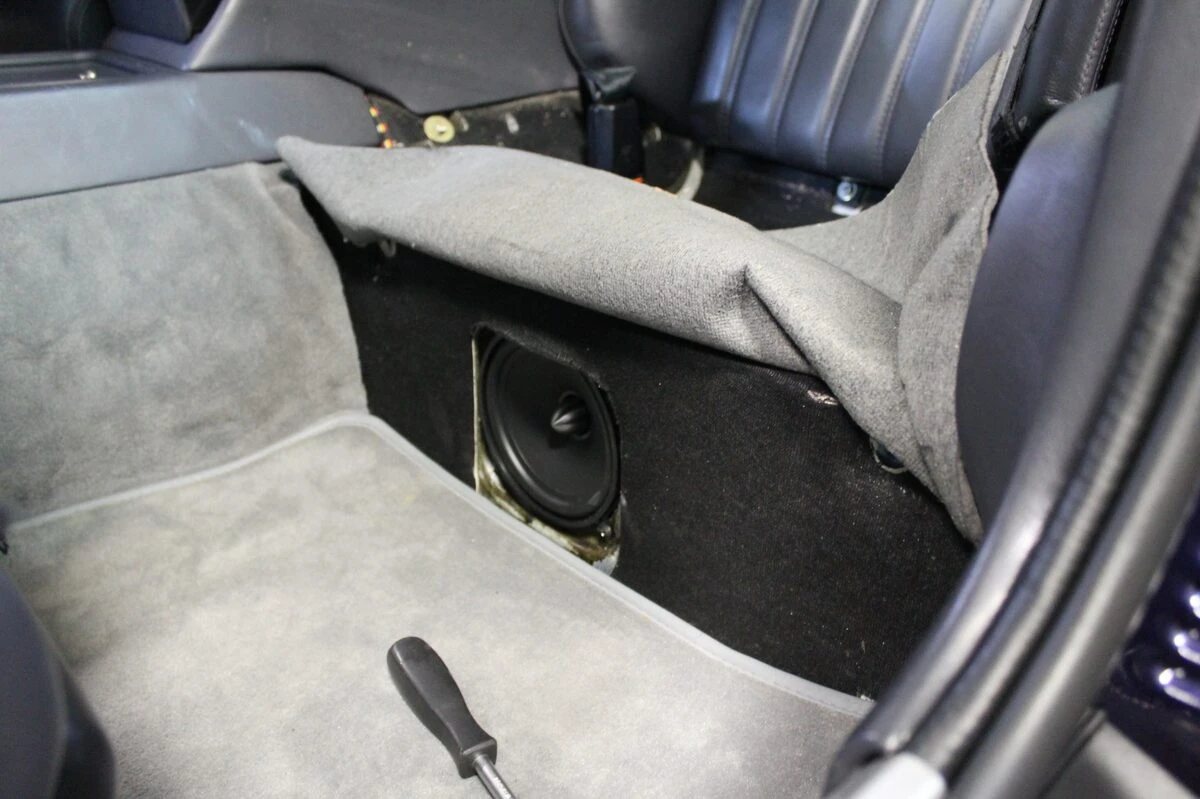 Ferrari 456 GT : haut-parleurs BLAM Live 130RS à l'avant
