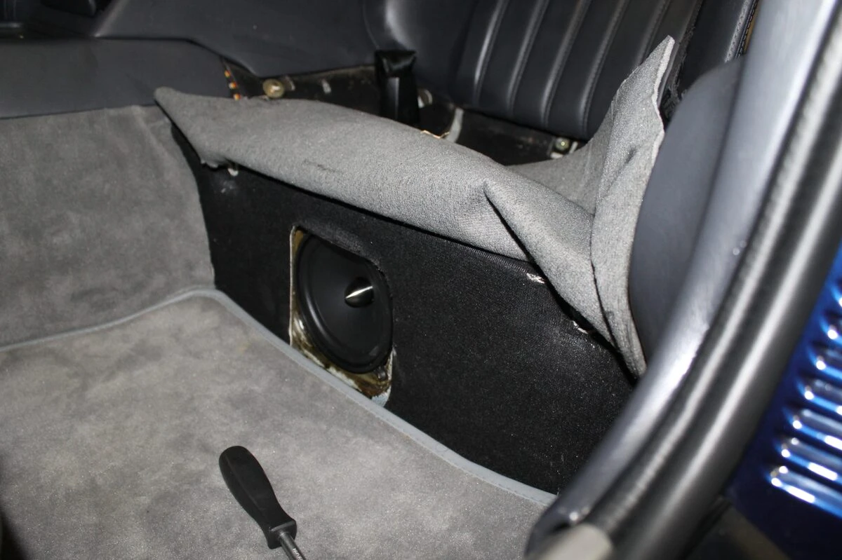 Ferrari 456 GT : haut-parleurs BLAM Live 130RS à l'avant