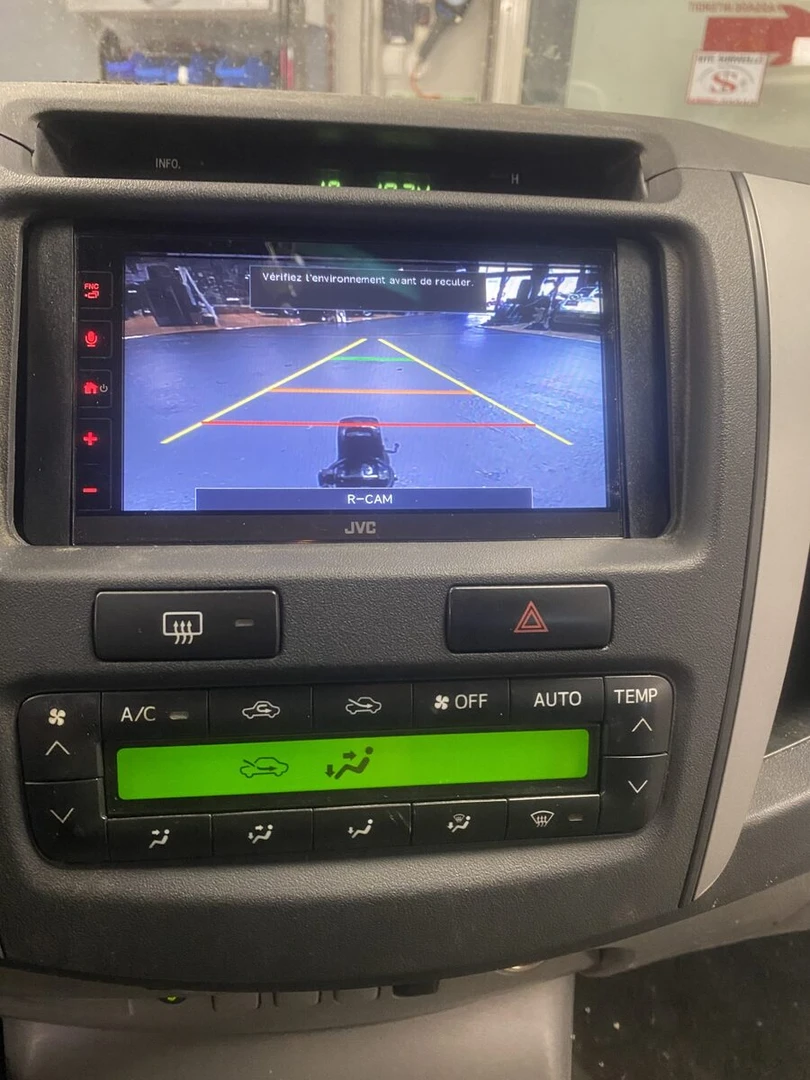 Toyota Hilux : autoradio CarPlay JVC et caméra de recul