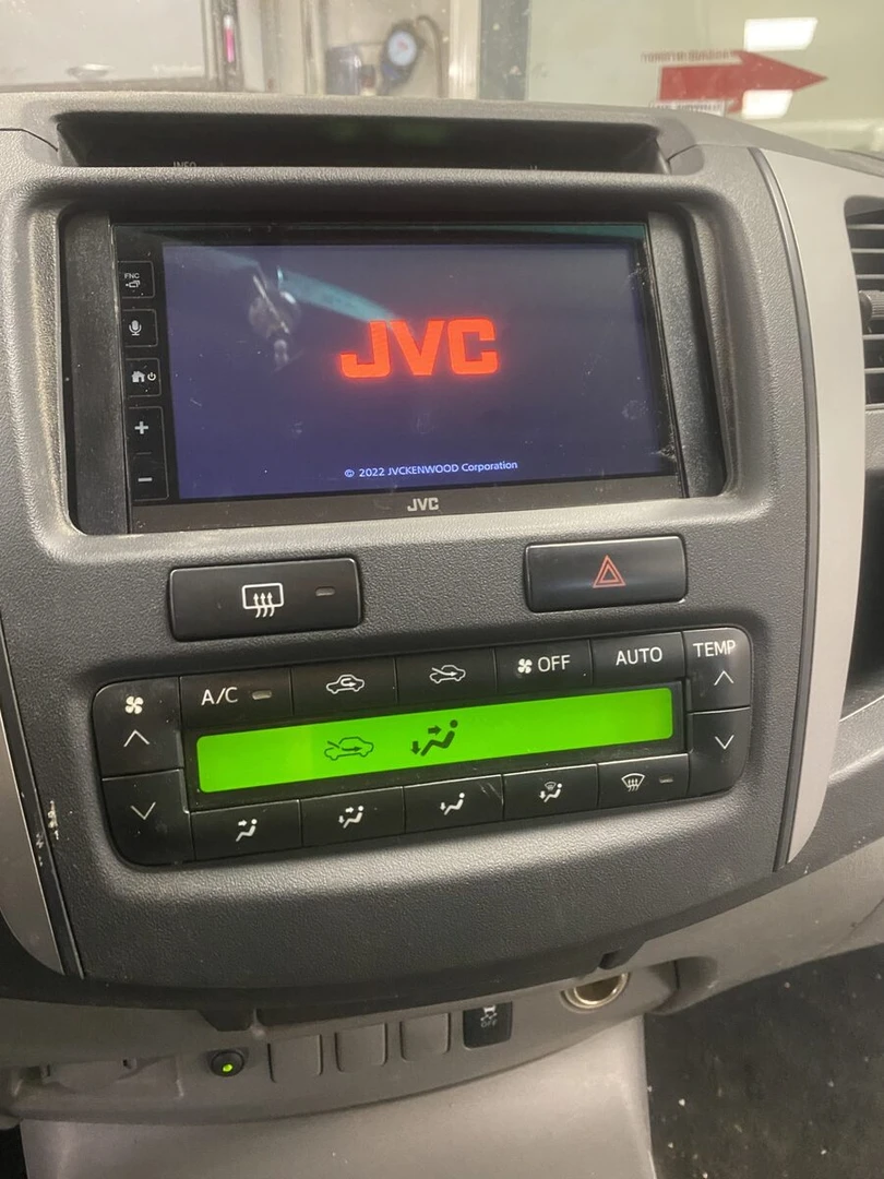 Toyota Hilux : autoradio CarPlay JVC et caméra de recul