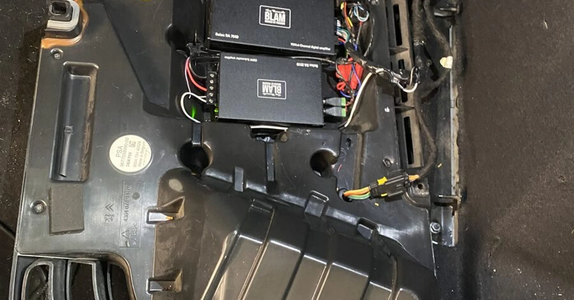 Citroën DS4 : réparation ampli Denon et autoradio
