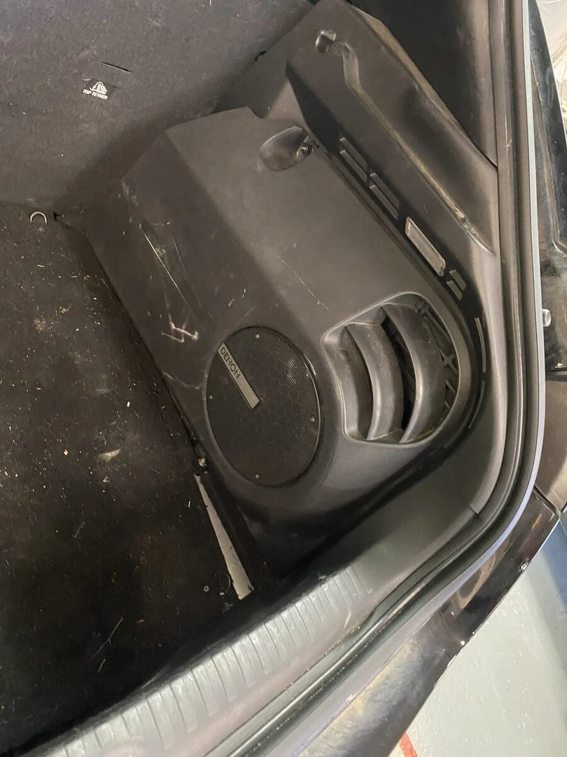 Citroën DS4 : réparation de l'ampli Denon et reprogrammation de l'autoradio