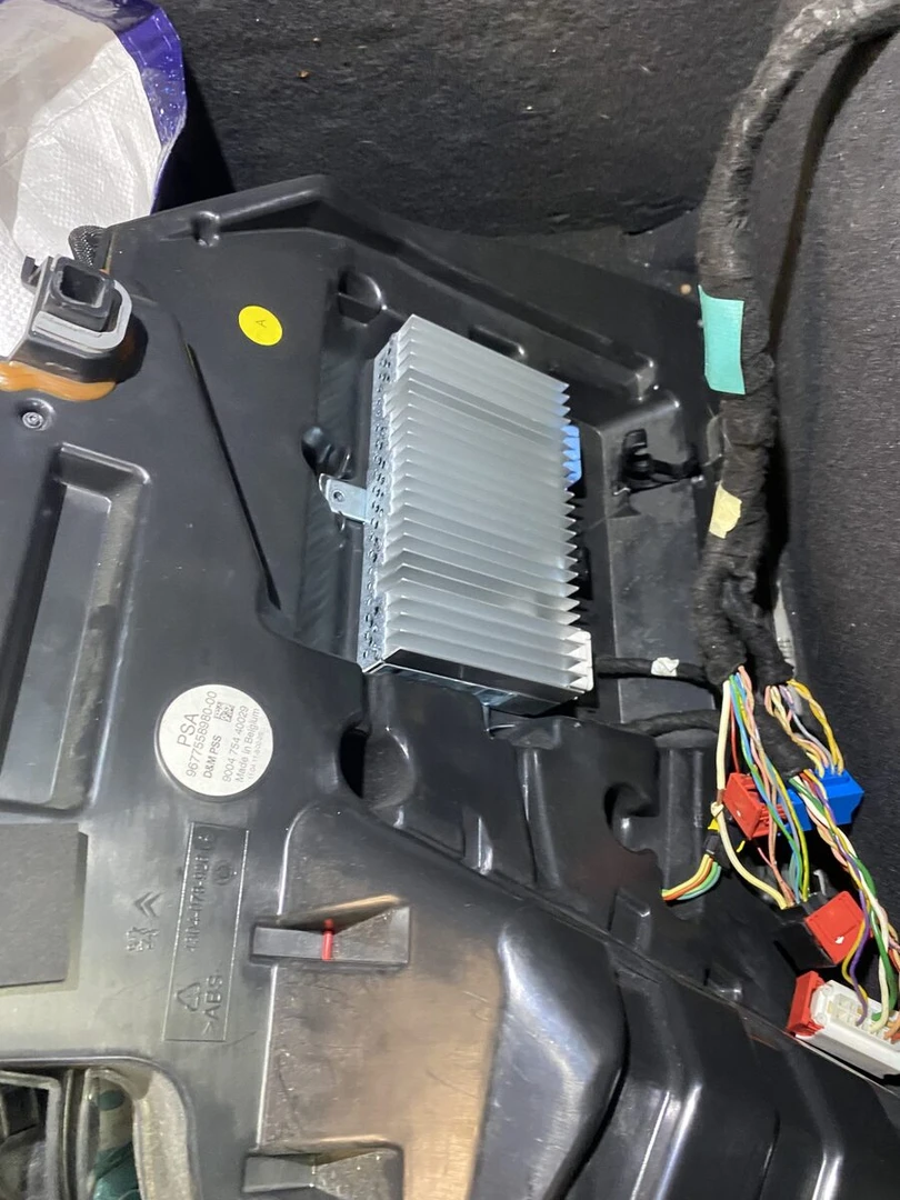Citroën DS4 : réparation de l'ampli Denon et reprogrammation de l'autoradio