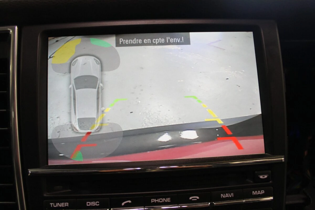Porsche Panamera S Hybrid : caméra de recul avec codage