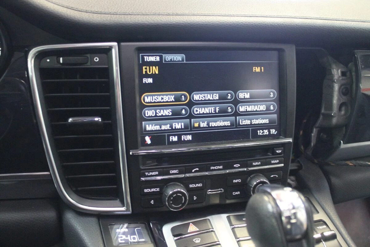 Porsche Panamera S Hybrid : caméra de recul avec codage
