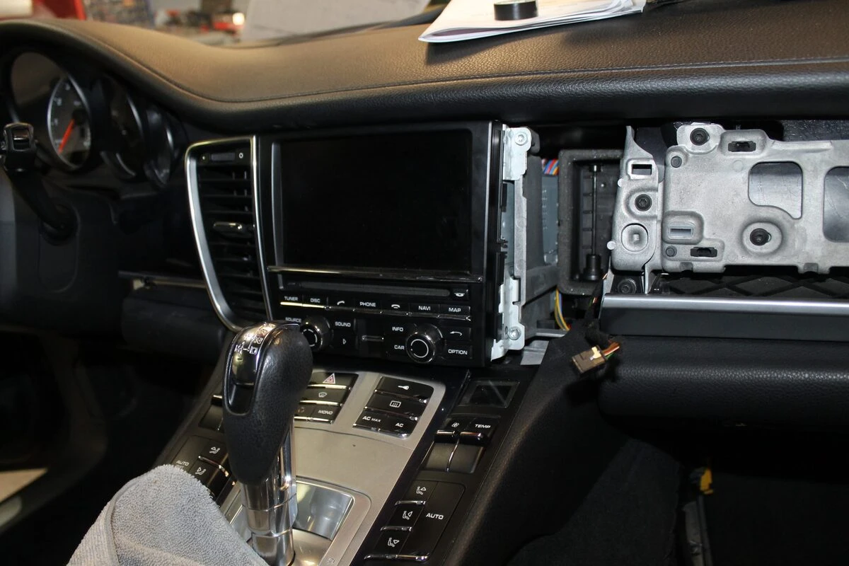 Porsche Panamera S Hybrid : caméra de recul avec codage
