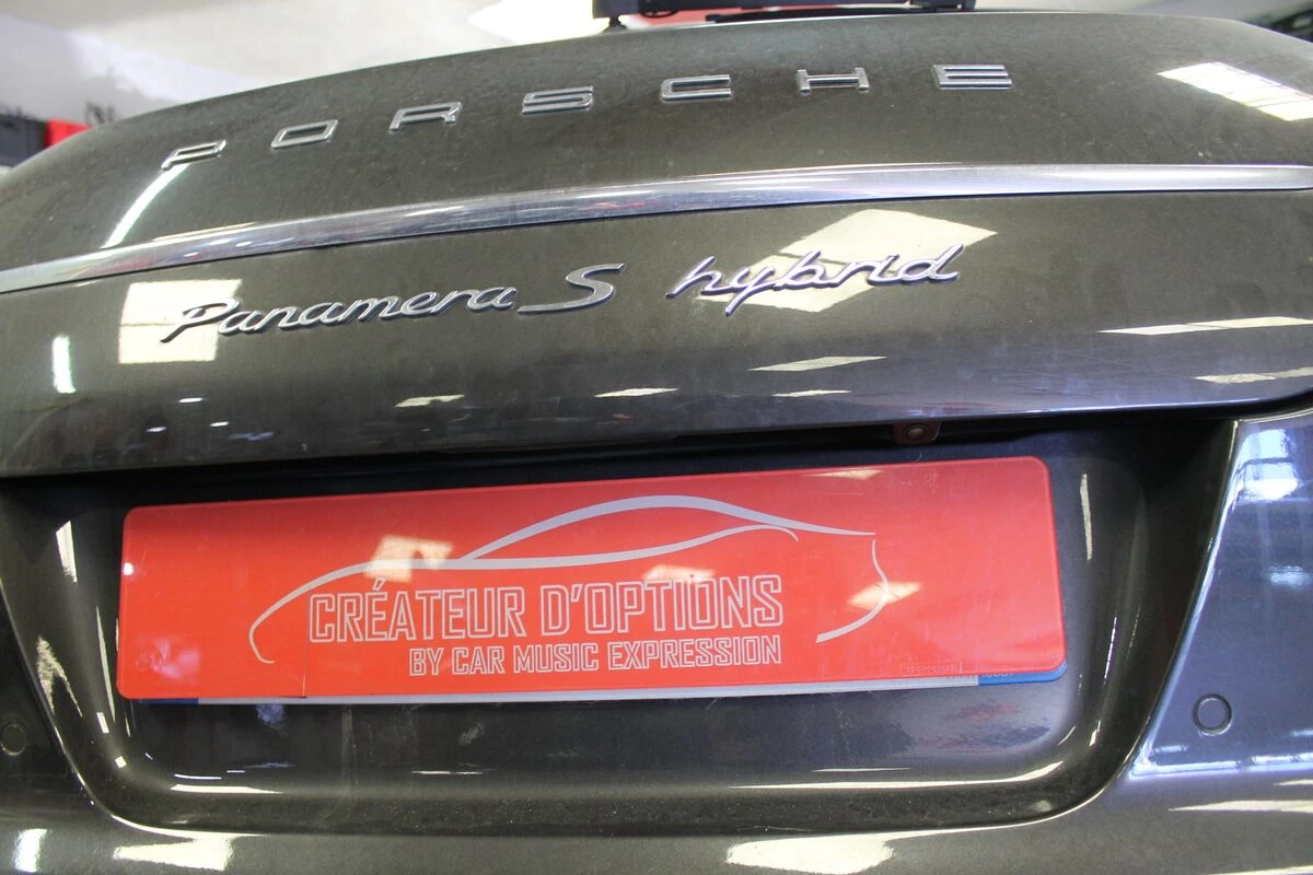 Porsche Panamera S Hybrid : caméra de recul avec codage