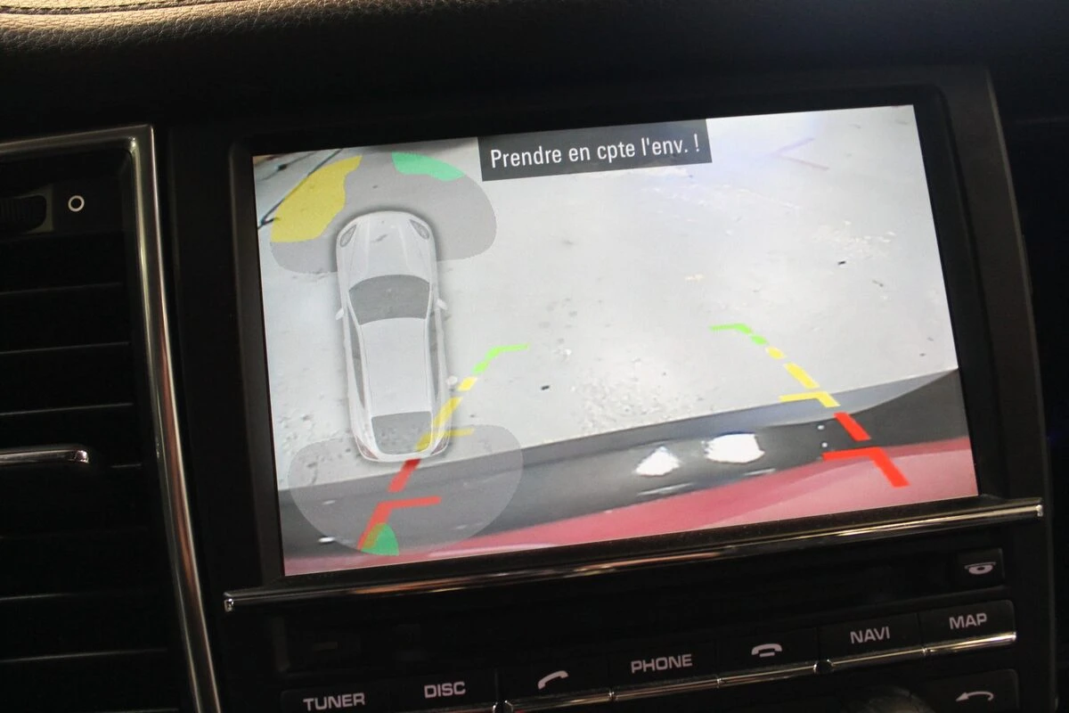 Porsche Panamera S Hybrid : caméra de recul avec codage