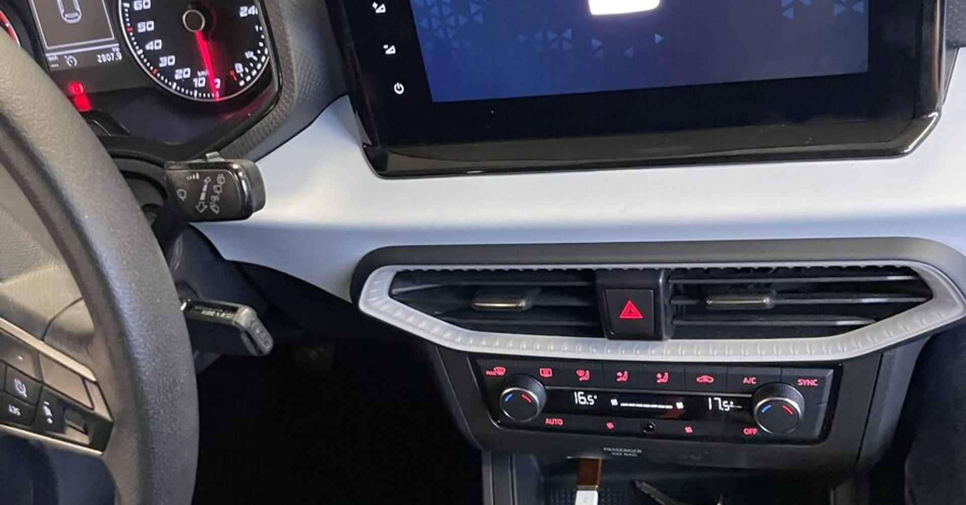 Réparation écran Seat Ibiza 2021 : dalle neuve