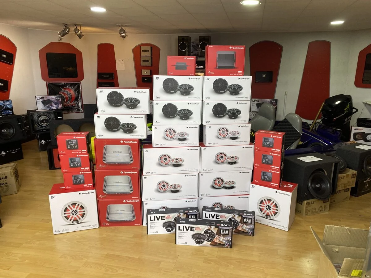 Catamaran de 67 pieds : sonorisation Rockford Fosgate Marine et BLAM