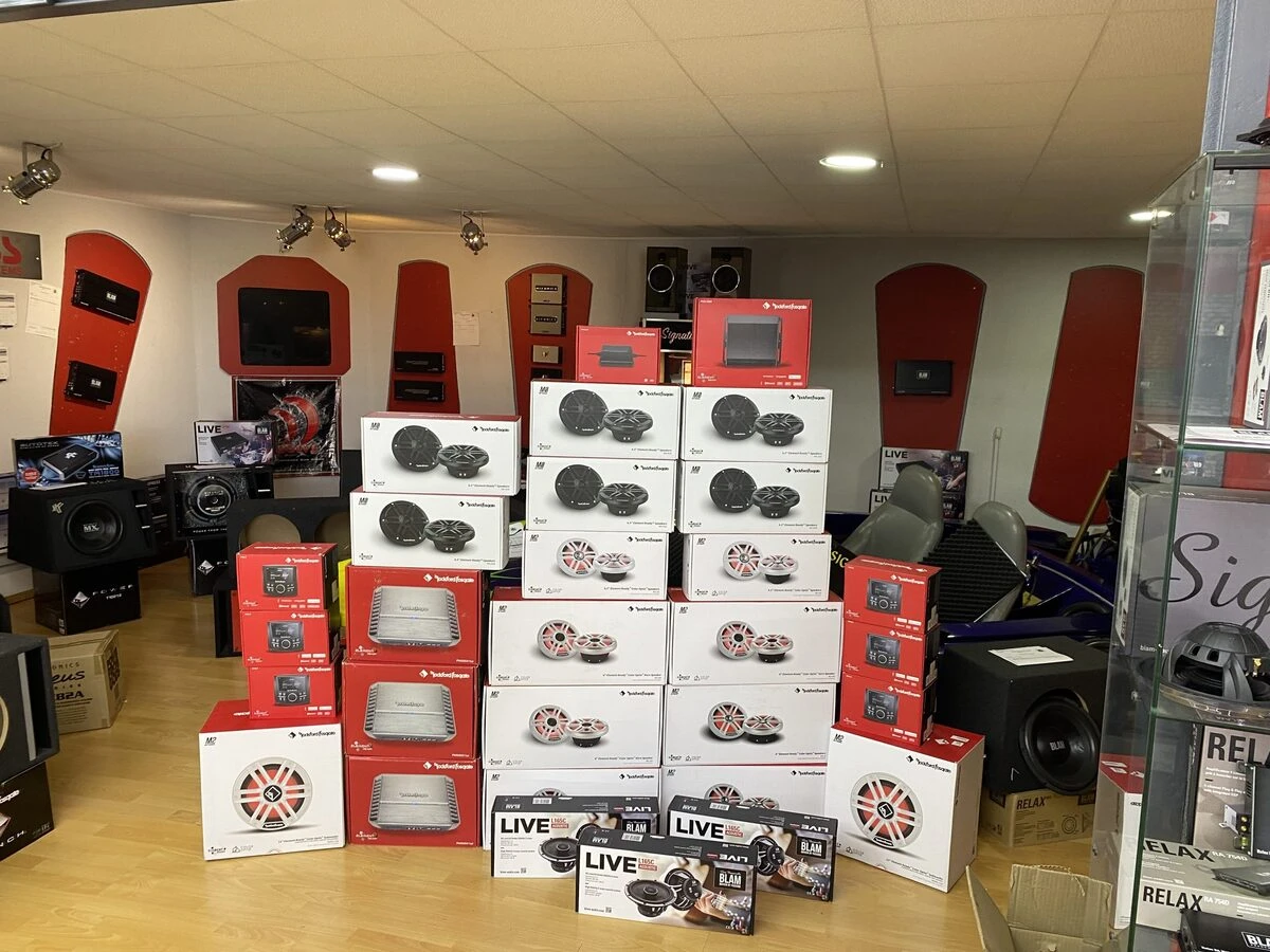 Catamaran de 67 pieds : sonorisation Rockford Fosgate Marine et BLAM