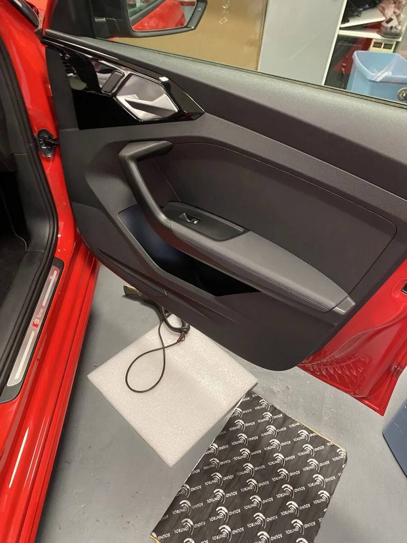 Audi A1 2023 : BLAM 200RS, insonorisation et caisson ESX dans la roue de secours