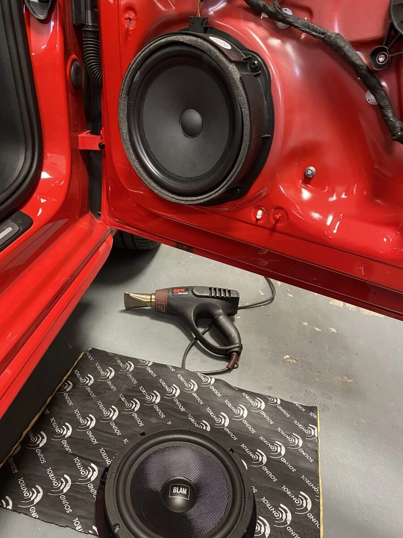 Audi A1 2023 : BLAM 200RS, insonorisation et caisson ESX dans la roue de secours
