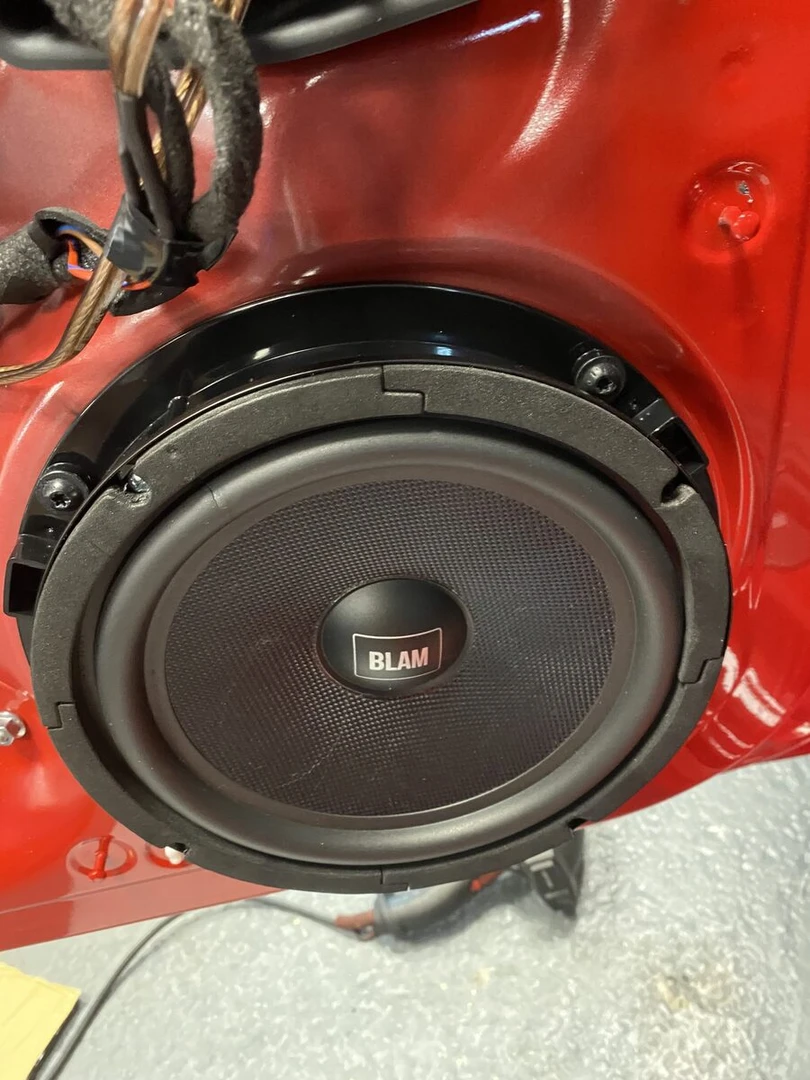 Audi A1 2023 : BLAM 200RS, insonorisation et caisson ESX dans la roue de secours