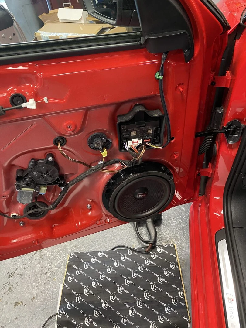 Audi A1 2023 : BLAM 200RS, insonorisation et caisson ESX dans la roue de secours