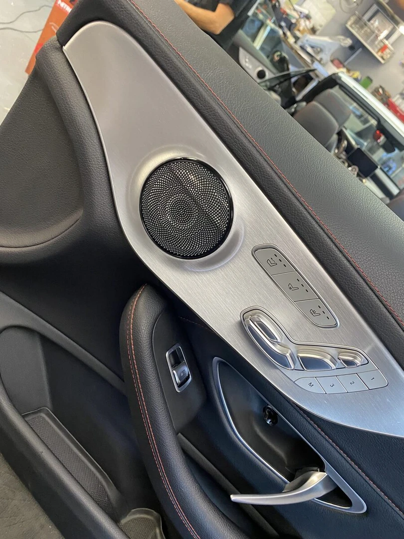 Mercedes SLK 2017 : système hi-fi BLAM complet avec voie centrale