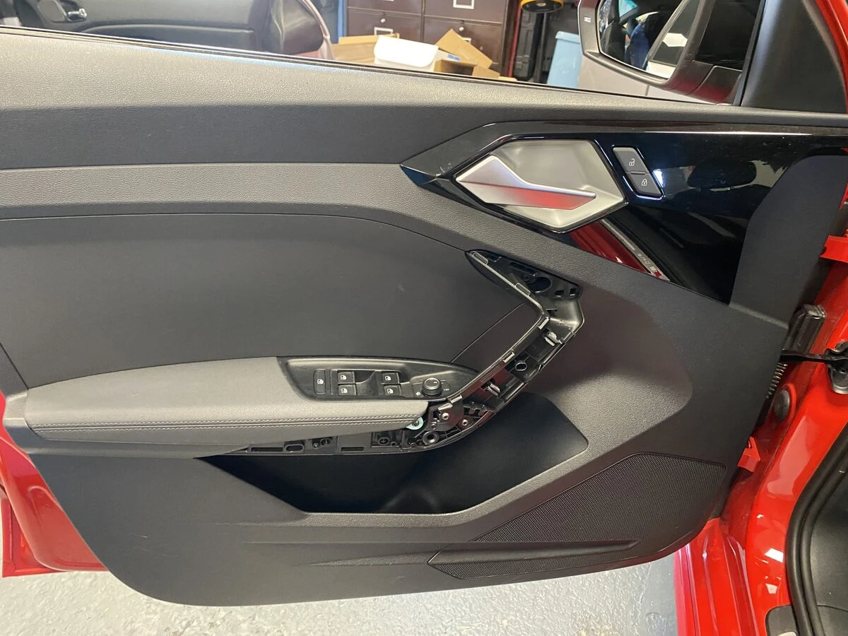 Audi A1 2023 : BLAM 200RS, insonorisation et caisson ESX dans la roue de secours