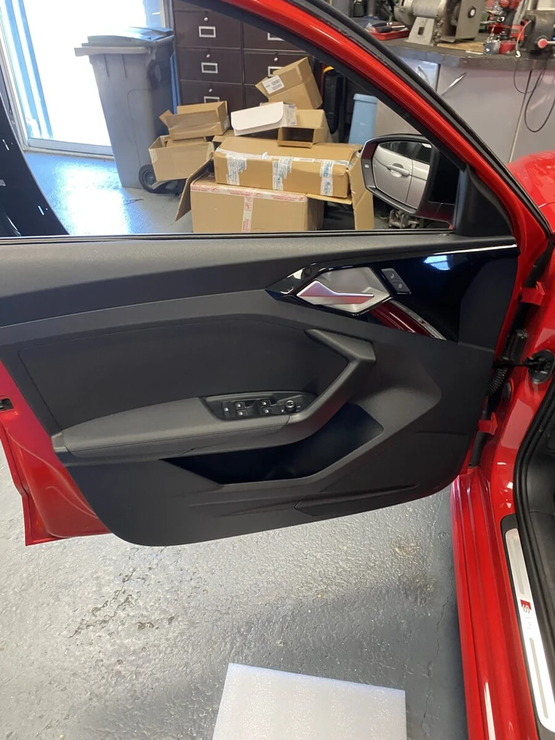 Audi A1 2023 : BLAM 200RS, insonorisation et caisson ESX dans la roue de secours