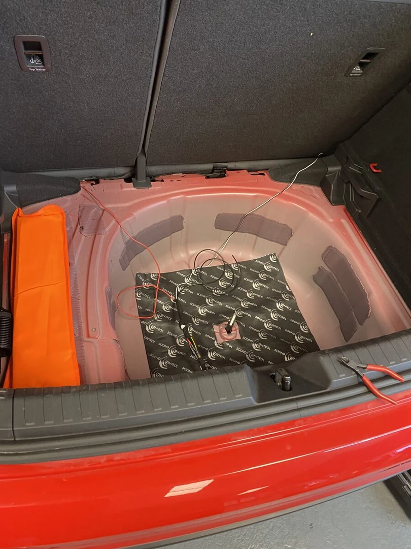 Audi A1 2023 : BLAM 200RS, insonorisation et caisson ESX dans la roue de secours