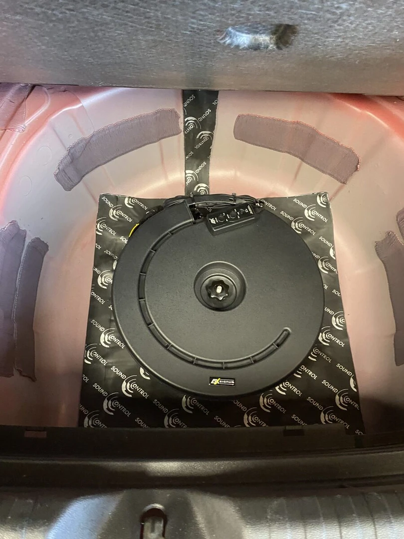 Audi A1 2023 : BLAM 200RS, insonorisation et caisson ESX dans la roue de secours