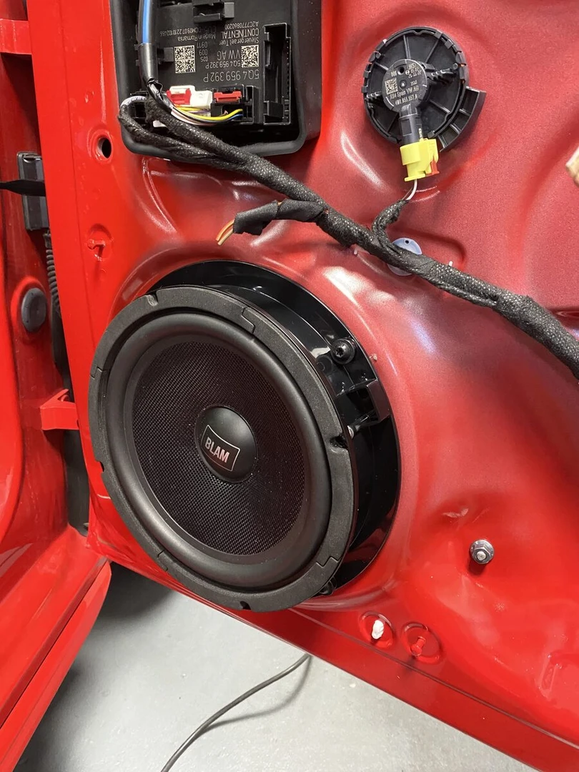 Audi A1 2023 : BLAM 200RS, insonorisation et caisson ESX dans la roue de secours