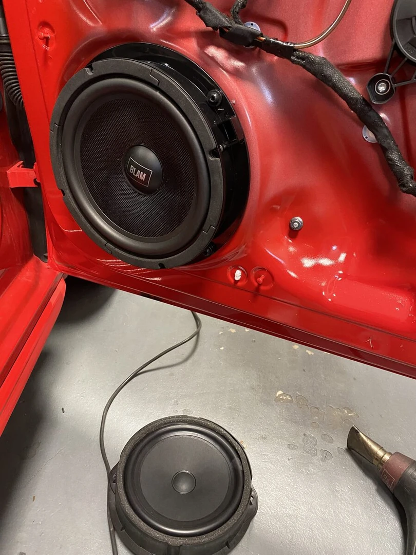 Audi A1 2023 : BLAM 200RS, insonorisation et caisson ESX dans la roue de secours