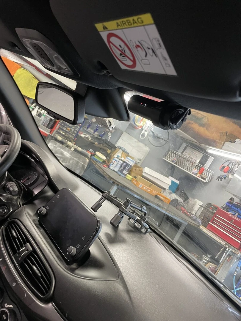 Fiat Tipo 2023 : dashcam BlackVue avant et arrière