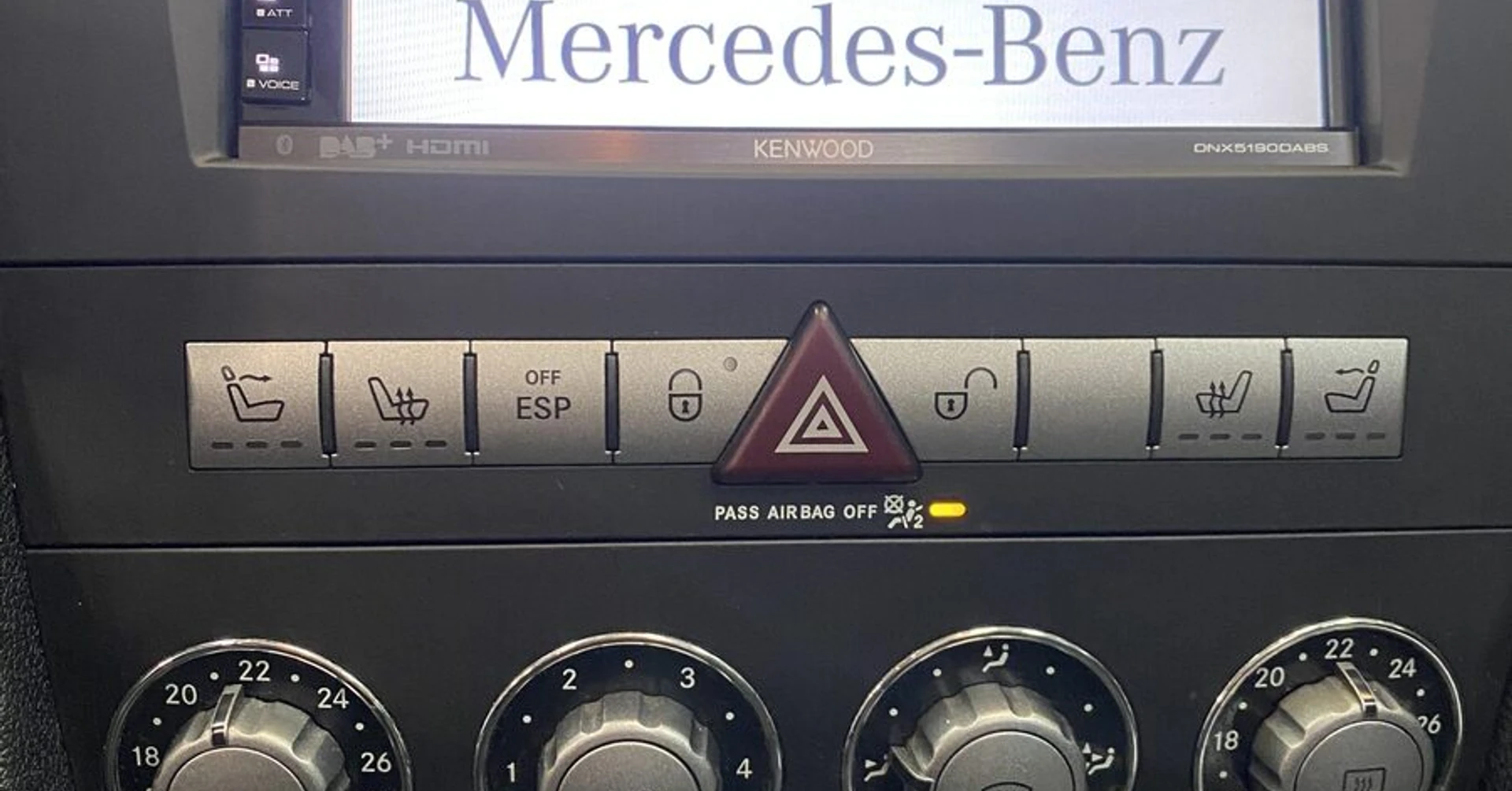 Mercedes SLK 2006 : autoradio GPS Kenwood CarPlay