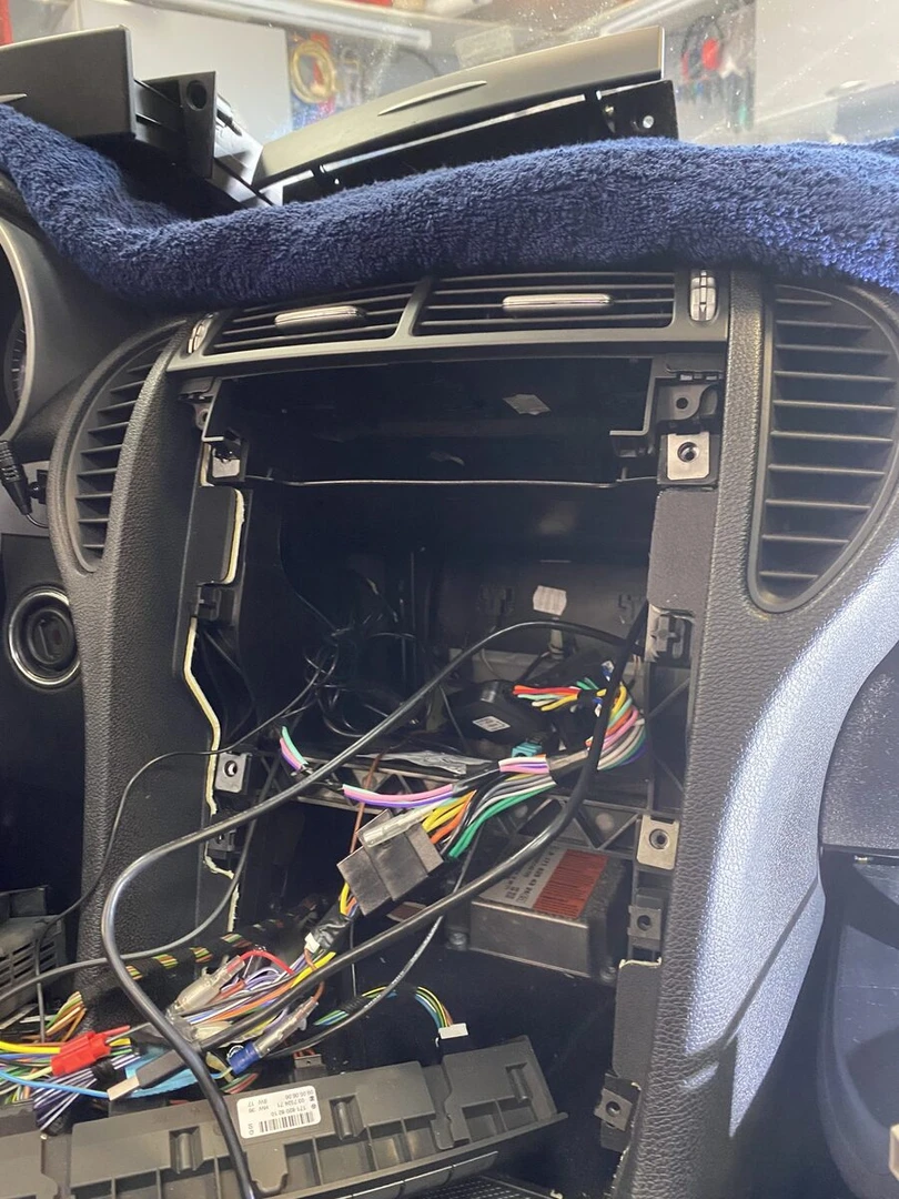 Mercedes SLK 2006 : autoradio GPS Kenwood Garmin avec CarPlay et Android Auto