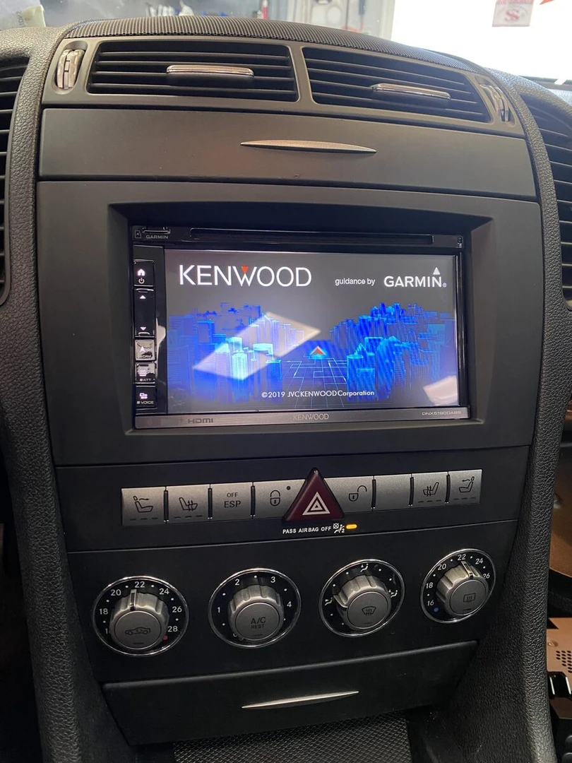 Mercedes SLK 2006 : autoradio GPS Kenwood Garmin avec CarPlay et Android Auto