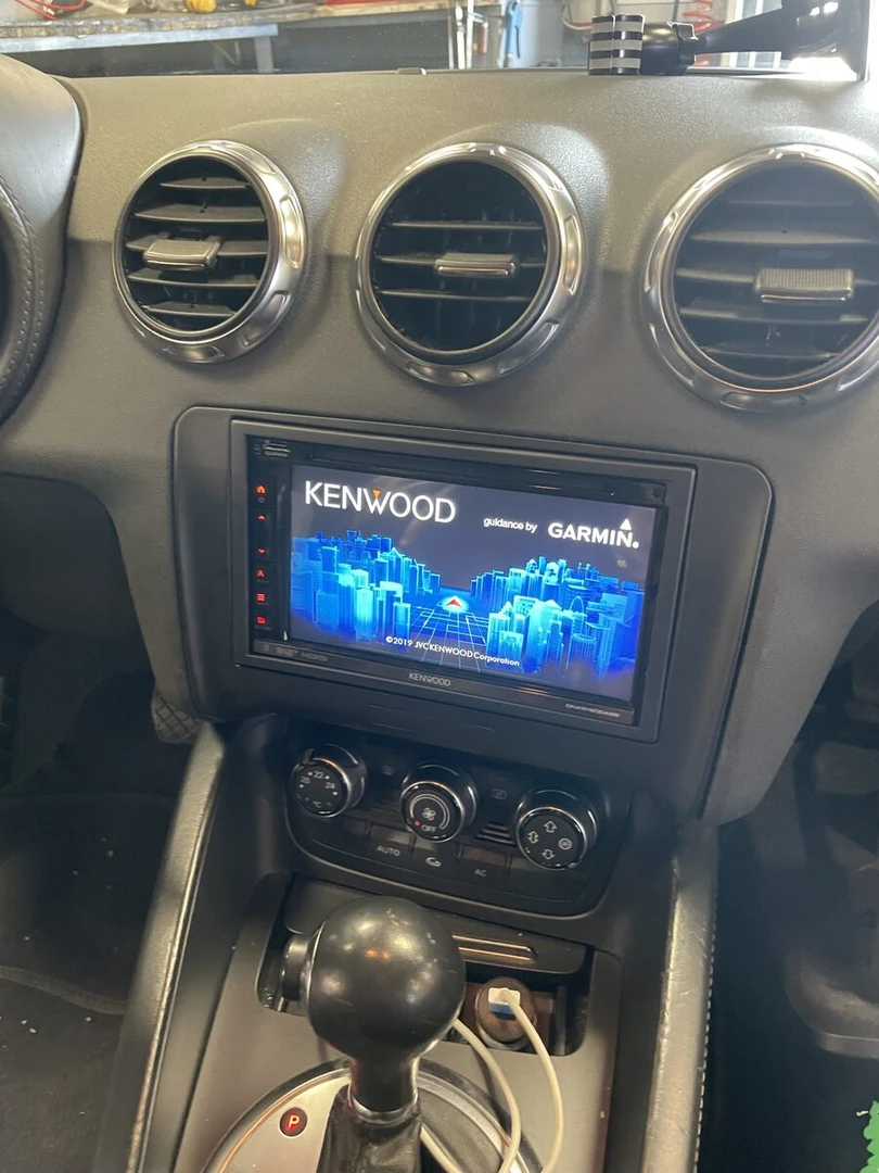 Audi TT : haut-parleurs BLAM Signature et Kenwood DNX CarPlay