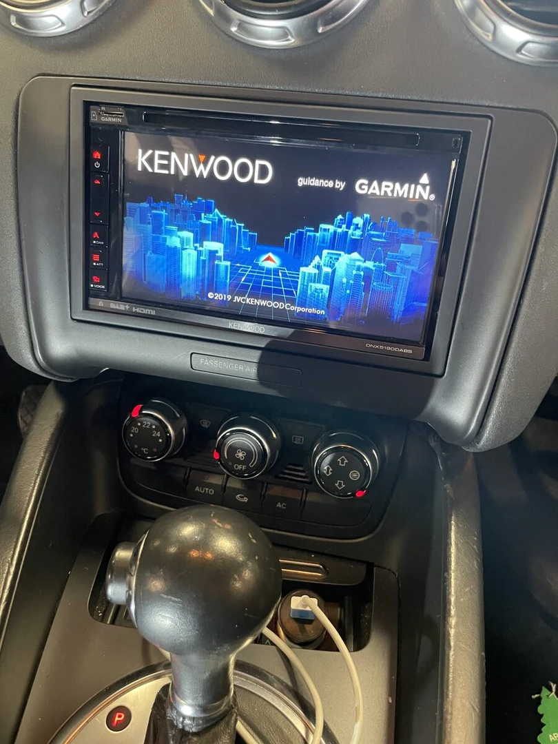 Audi TT : haut-parleurs BLAM Signature et Kenwood DNX CarPlay
