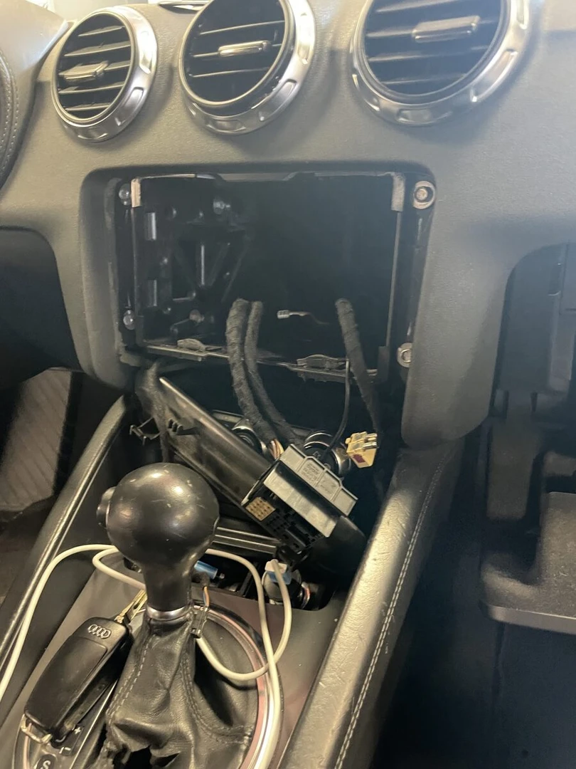 Audi TT : haut-parleurs BLAM Signature et Kenwood DNX CarPlay