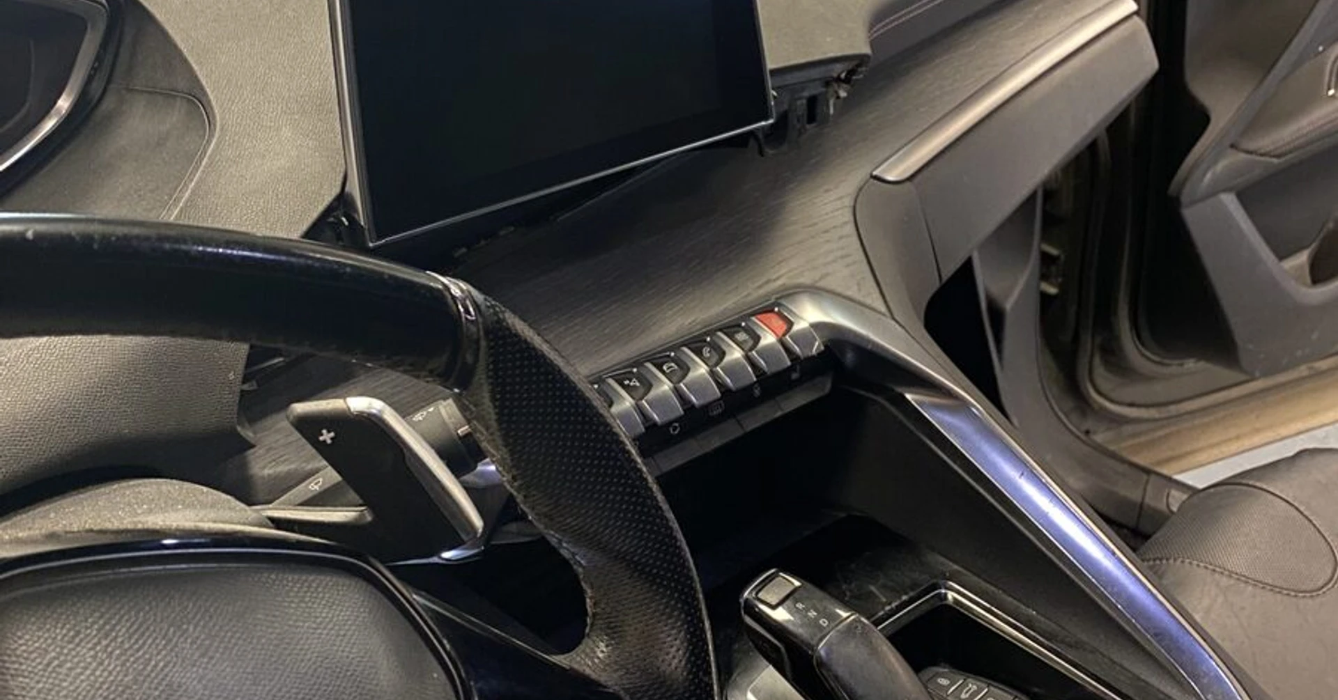 Peugeot 3008 GT : réparation autoradio qui redémarre